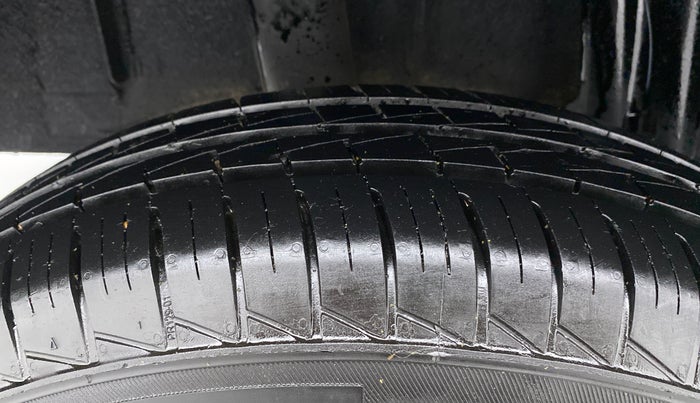 2019 Renault TRIBER RXT, Petrol, Manual, 3,367 km, Right Rear Tyre Tread