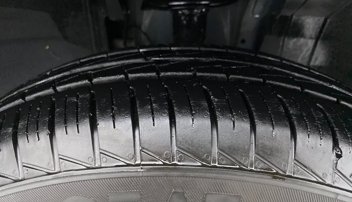 2019 Renault TRIBER RXT, Petrol, Manual, 3,367 km, Right Front Tyre Tread
