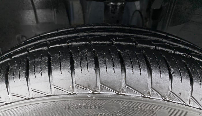 2019 Renault TRIBER RXT, Petrol, Manual, 3,367 km, Left Front Tyre Tread