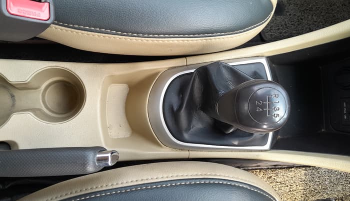 2014 Hyundai Verna FLUIDIC 1.4 VTVT CX, Petrol, Manual, 90,399 km, Gear Lever