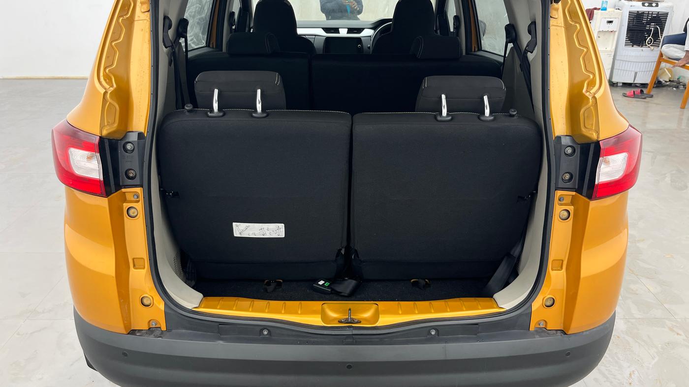 2022 Renault TRIBER RXZ, Petrol, Manual, 33,380 km, Boot Inside
