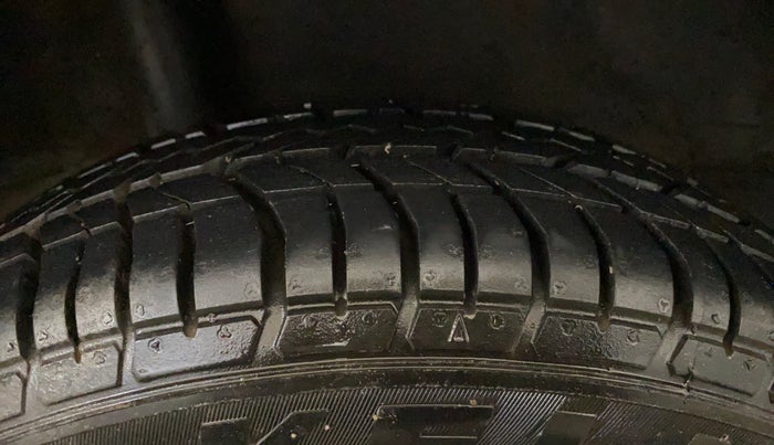2017 Honda Amaze 1.2L I-VTEC S, CNG, Manual, 72,773 km, Right Rear Tyre Tread