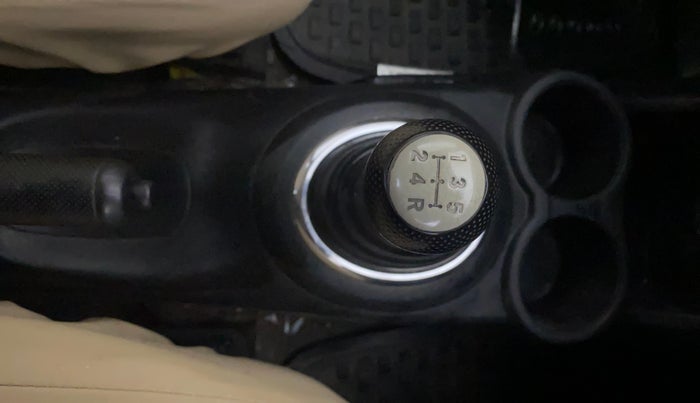 2017 Honda Amaze 1.2L I-VTEC S, CNG, Manual, 72,773 km, Gear Lever