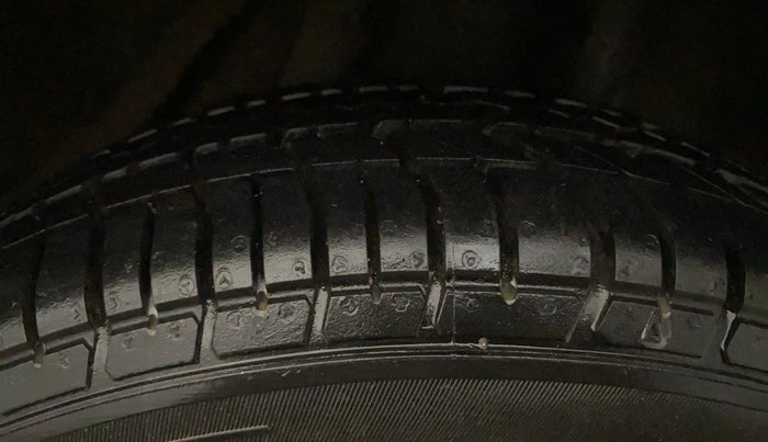 2017 Honda Amaze 1.2L I-VTEC S, CNG, Manual, 72,773 km, Left Rear Tyre Tread