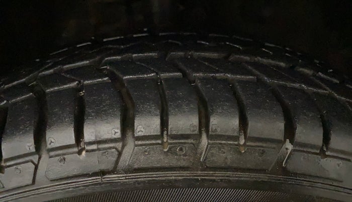 2017 Honda Amaze 1.2L I-VTEC S, CNG, Manual, 72,773 km, Right Front Tyre Tread