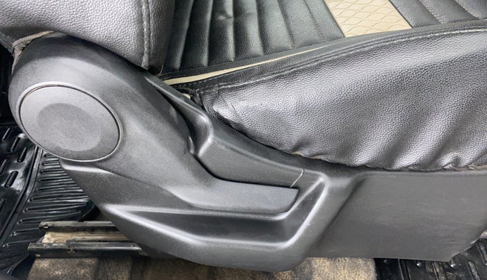 2019 Maruti New Wagon-R LXI CNG 1.0 L, CNG, Manual, 38,889 km, Driver Side Adjustment Panel