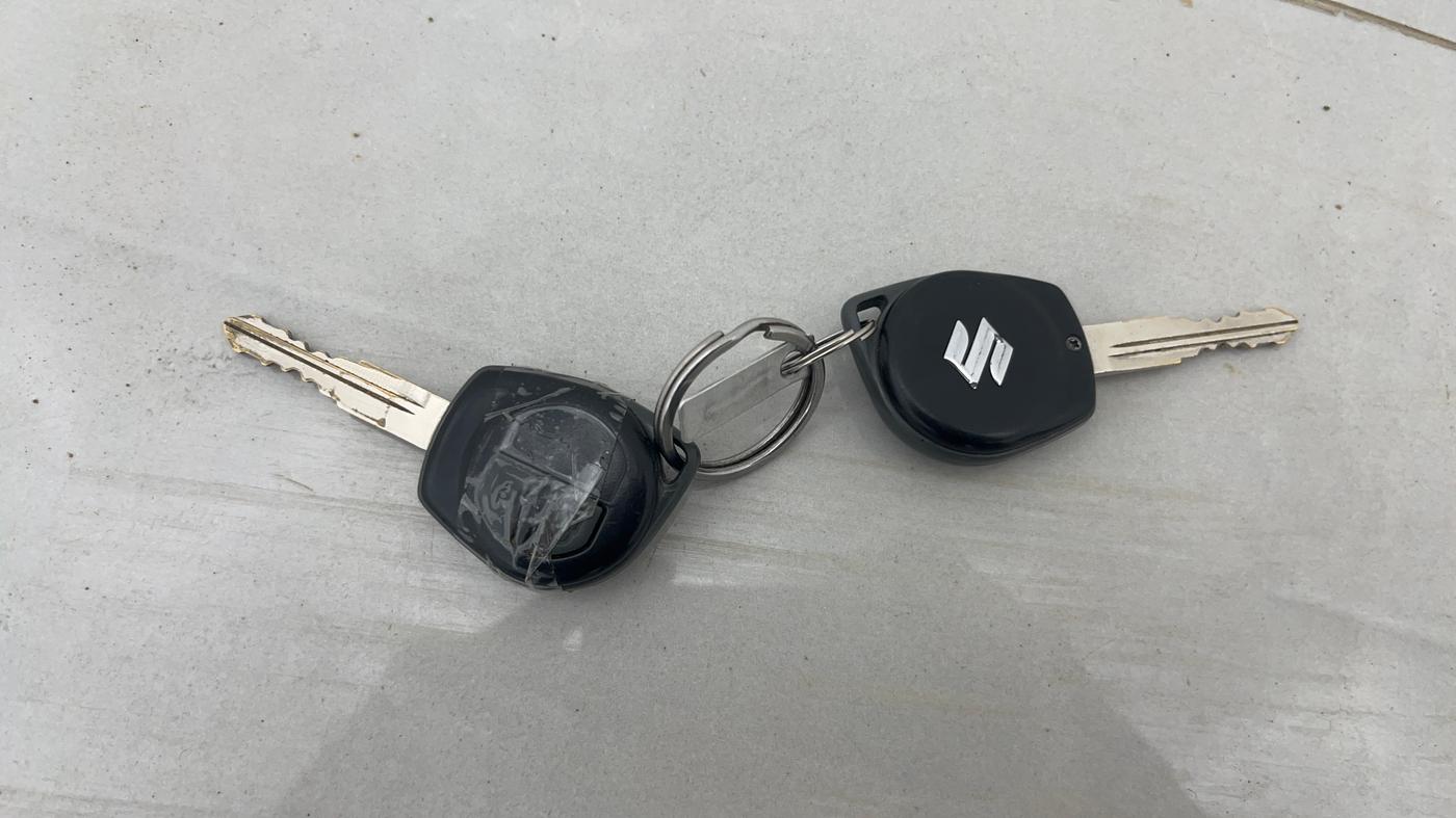 2016 Maruti Swift VXI, Petrol, Manual, 1,01,888 km, Key Close Up