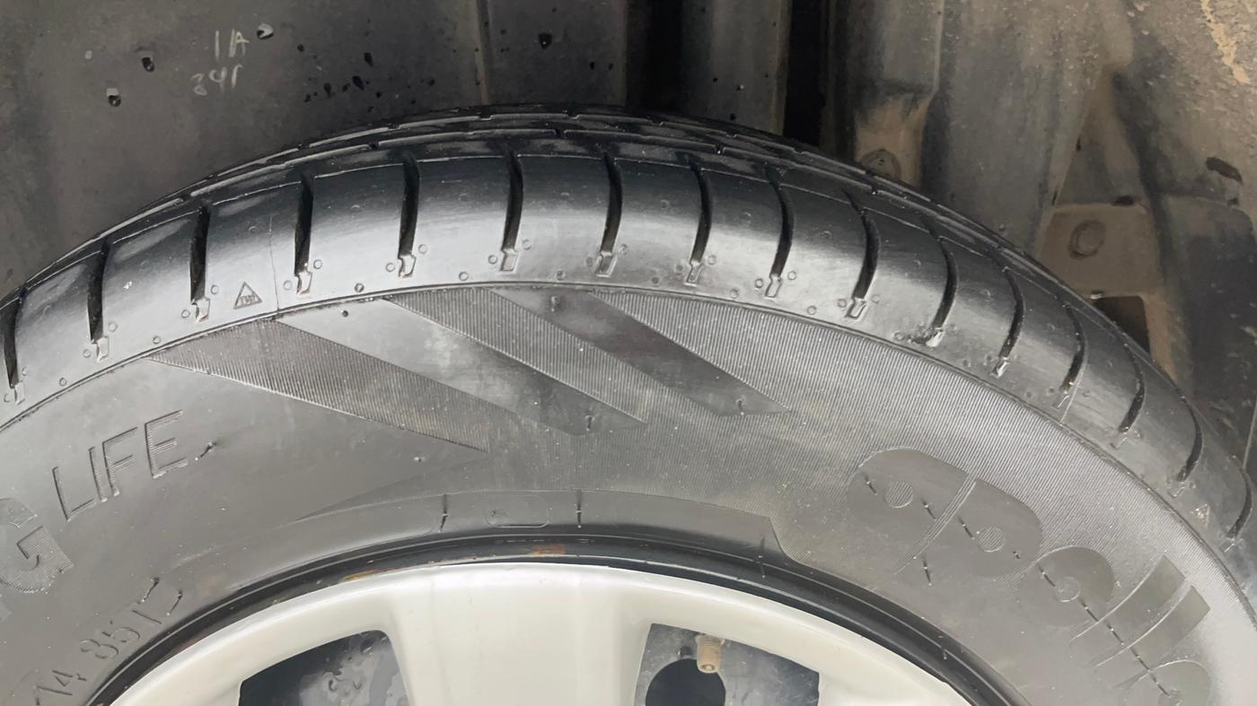 2016 Maruti Swift VXI, Petrol, Manual, 1,01,888 km, Left Rear Tyre Tread