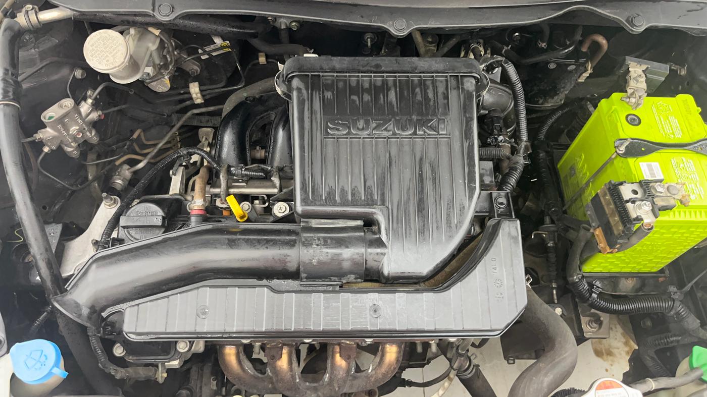 2016 Maruti Swift VXI, Petrol, Manual, 1,01,888 km, Engine View