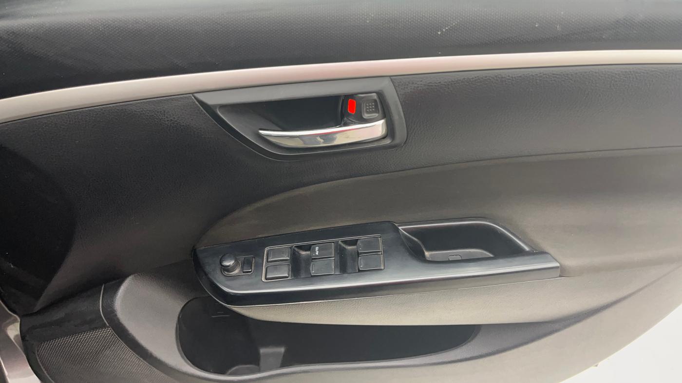 2016 Maruti Swift VXI, Petrol, Manual, 1,01,888 km, Driver Side Door Panels Control