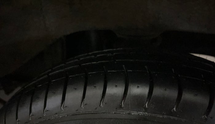 2015 Maruti Alto 800 LXI, Petrol, Manual, 43,979 km, Left Rear Tyre Tread