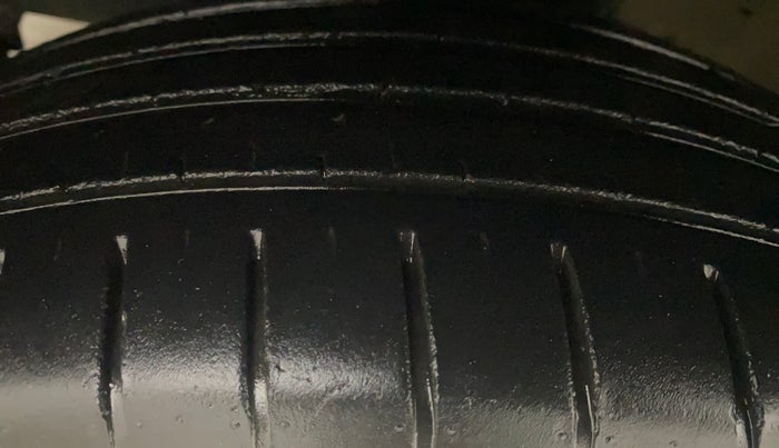 2020 Maruti Swift ZXI PLUS AMT, Petrol, Automatic, 30,409 km, Left Front Tyre Tread