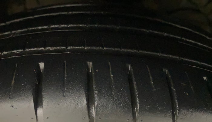 2020 Maruti Swift ZXI PLUS AMT, Petrol, Automatic, 30,409 km, Right Front Tyre Tread