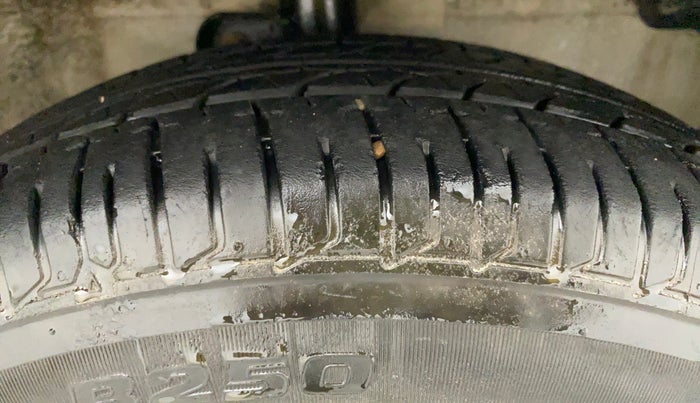 2010 Maruti A Star VXI, Petrol, Manual, 78,668 km, Right Front Tyre Tread