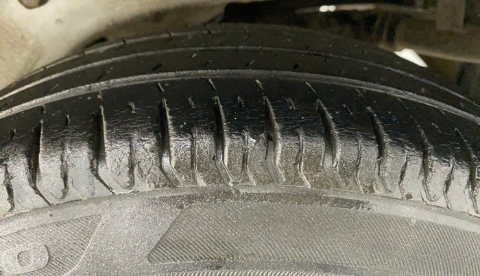 2010 Maruti A Star VXI, Petrol, Manual, 78,668 km, Left Rear Tyre Tread