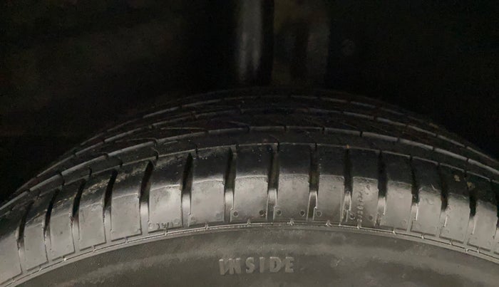 2022 MG ASTOR SHARP 1.5 CVT, Petrol, Automatic, 20,971 km, Right Rear Tyre Tread