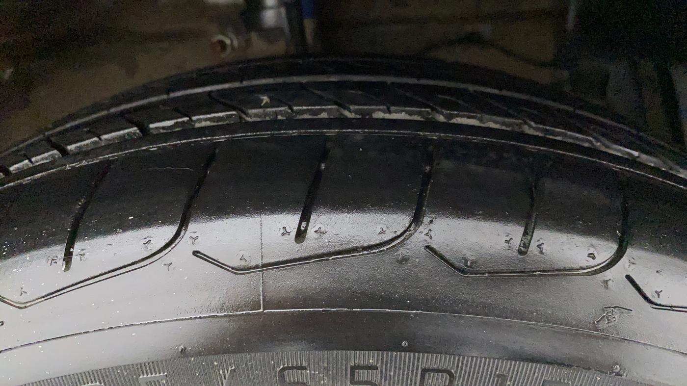 2020 Maruti Ciaz DELTA AT 1.5 SHVS PETROL, Petrol, Automatic, 41,619 km, Right Front Tyre Tread