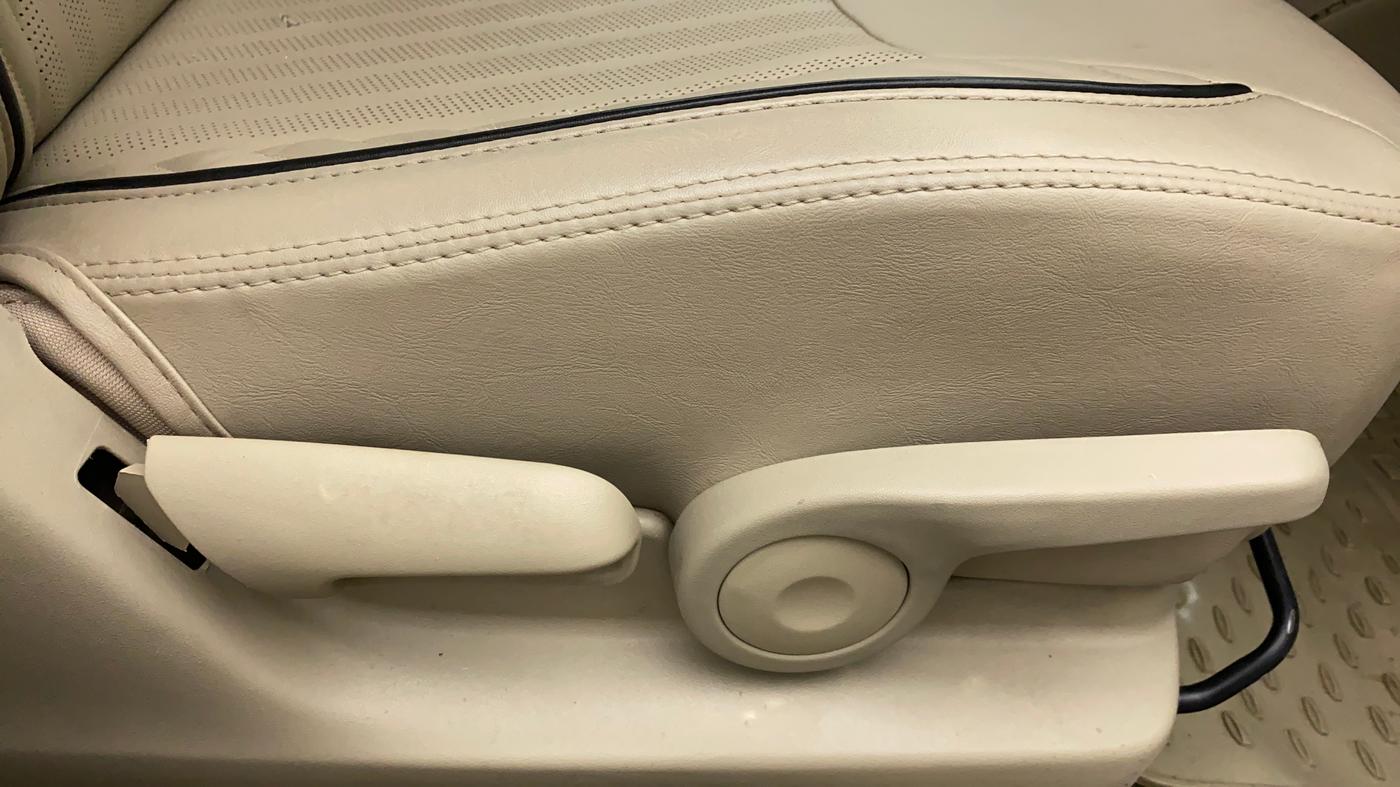 2020 Maruti Ciaz DELTA AT 1.5 SHVS PETROL, Petrol, Automatic, 41,619 km, Driver Side Adjustment Panel
