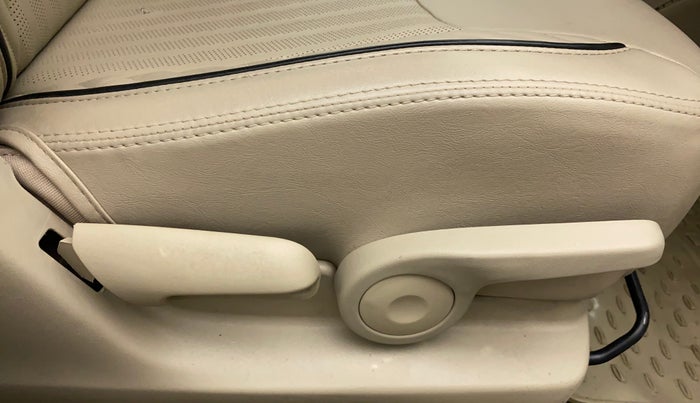 2020 Maruti Ciaz DELTA AT 1.5 SHVS PETROL, Petrol, Automatic, 41,619 km, Driver Side Adjustment Panel