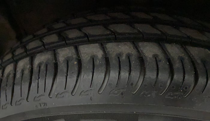 2016 Maruti Celerio VXI, Petrol, Manual, 37,011 km, Left Front Tyre Tread