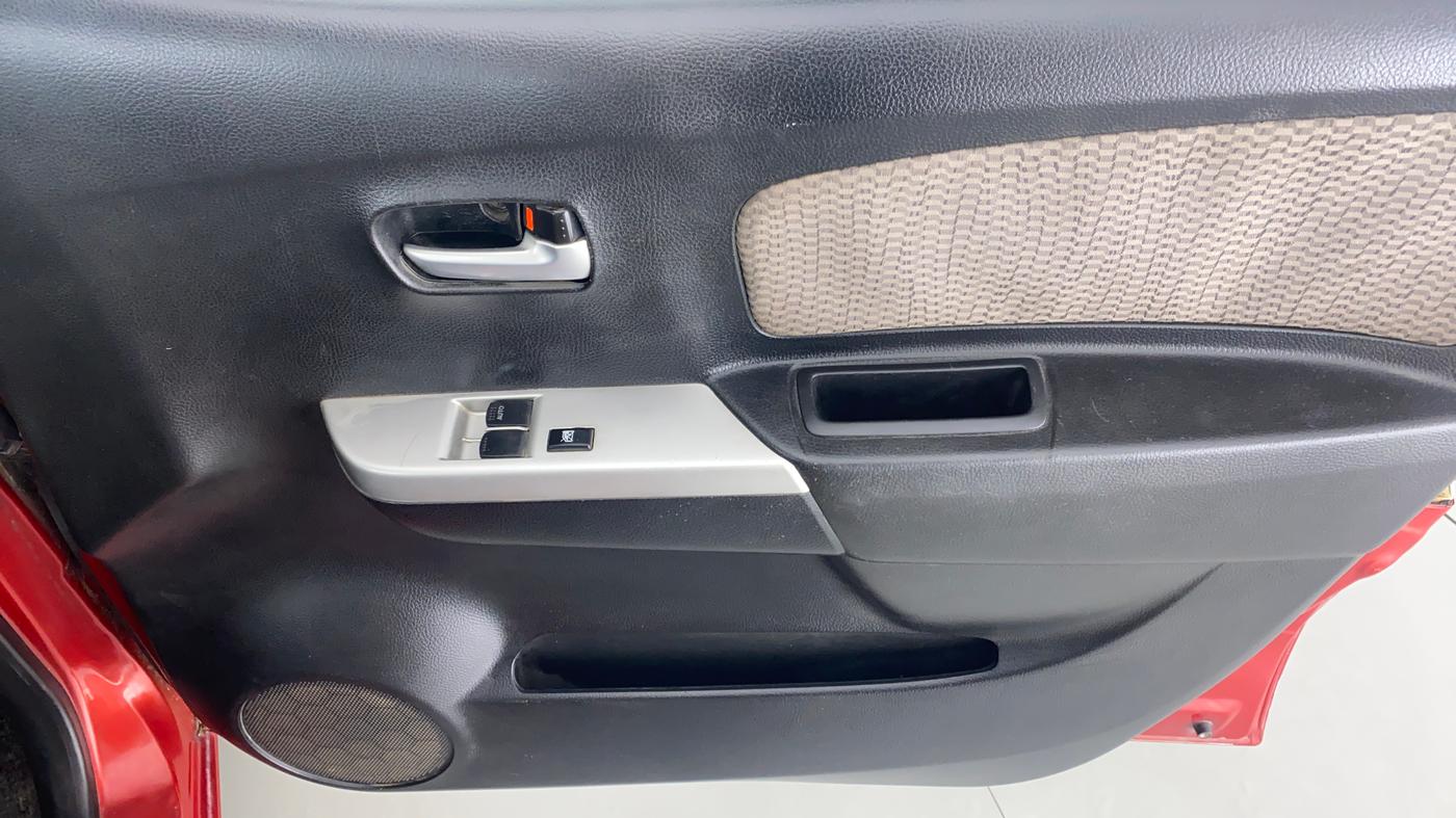 2013 Maruti Wagon R 1.0 LXI, Petrol, Manual, 38,879 km, Driver Side Door Panels Control