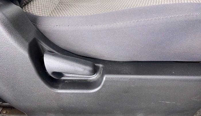 2013 Maruti Wagon R 1.0 LXI, Petrol, Manual, 38,879 km, Driver Side Adjustment Panel