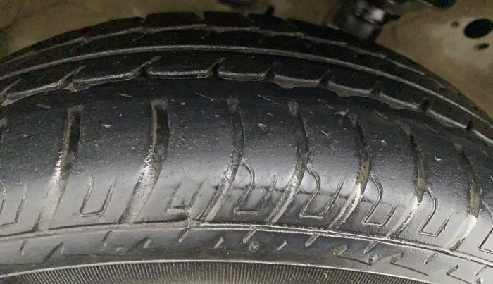 2013 Maruti Wagon R 1.0 VXI, Petrol, Manual, 50,334 km, Right Rear Tyre Tread