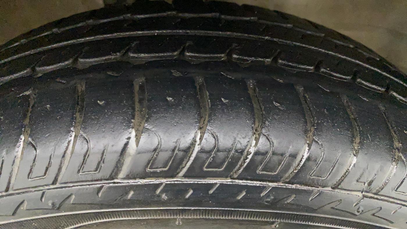2013 Maruti Wagon R 1.0 VXI, Petrol, Manual, 50,334 km, Right Front Tyre Tread