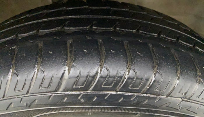 2013 Maruti Wagon R 1.0 VXI, Petrol, Manual, 50,334 km, Right Front Tyre Tread