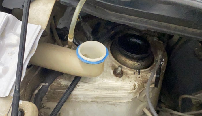 2013 Maruti Wagon R 1.0 VXI, Petrol, Manual, 50,334 km, Front windshield - Wiper bottle cap missing