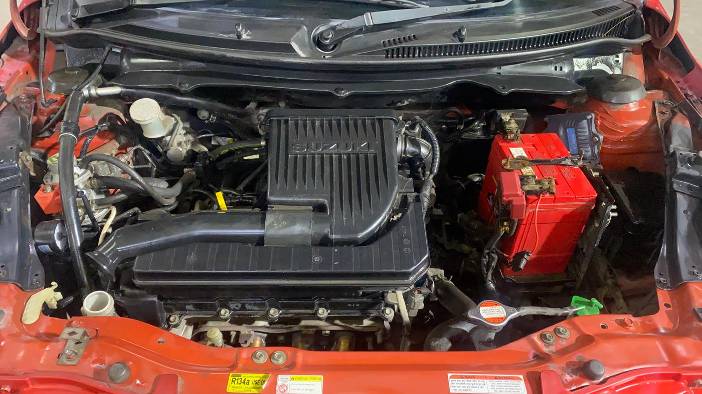 2016 Maruti Swift LXI (O), CNG, Manual, 91,862 km, Engine View