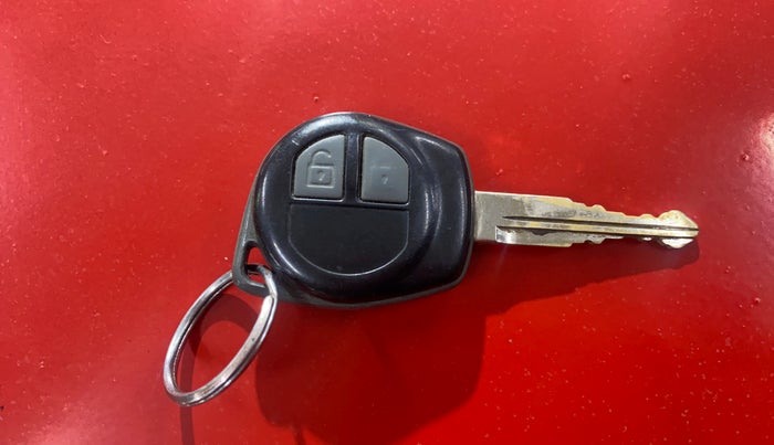 2016 Maruti Swift LXI (O), CNG, Manual, 91,835 km, Key Close Up