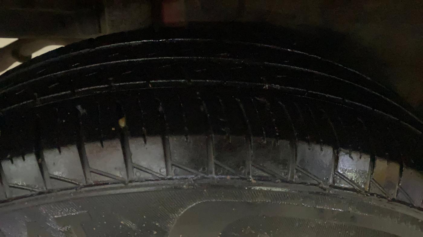 2016 Maruti Swift LXI (O), CNG, Manual, 91,862 km, Right Rear Tyre Tread