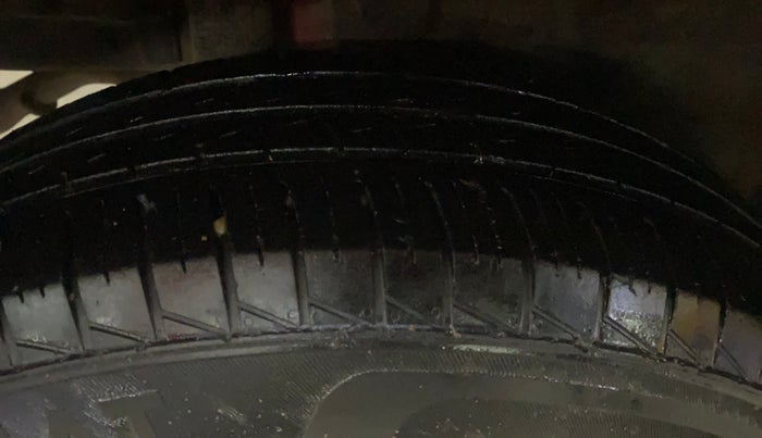 2016 Maruti Swift LXI (O), CNG, Manual, 91,835 km, Right Rear Tyre Tread