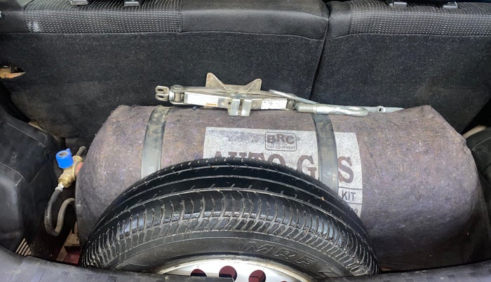 2016 Maruti Swift LXI (O), CNG, Manual, 91,835 km, Boot Inside