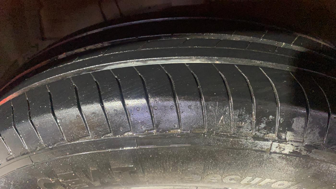 2016 Maruti Swift LXI (O), CNG, Manual, 91,862 km, Left Front Tyre Tread