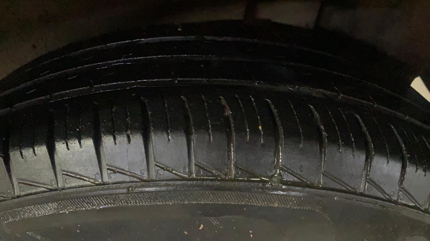 2016 Maruti Swift LXI (O), CNG, Manual, 91,862 km, Left Rear Tyre Tread