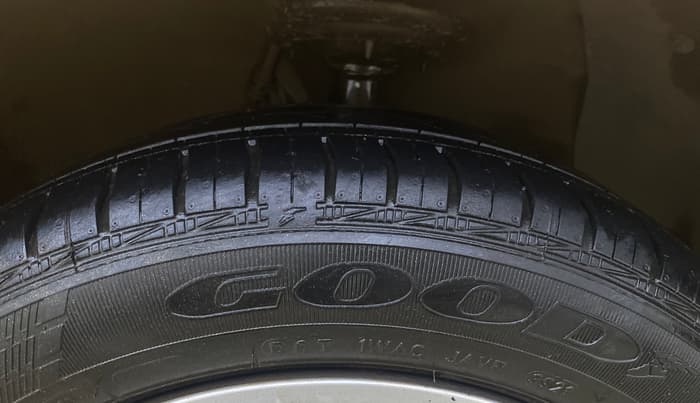 2013 Hyundai i10 MAGNA 1.2, CNG, Manual, 34,730 km, Right Front Tyre Tread