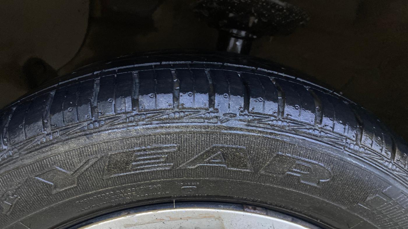 2013 Hyundai i10 MAGNA 1.2, CNG, Manual, 34,730 km, Left Front Tyre Tread