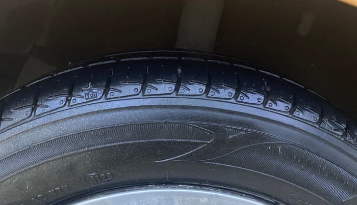 2013 Hyundai i10 MAGNA 1.2, CNG, Manual, 34,730 km, Right Rear Tyre Tread