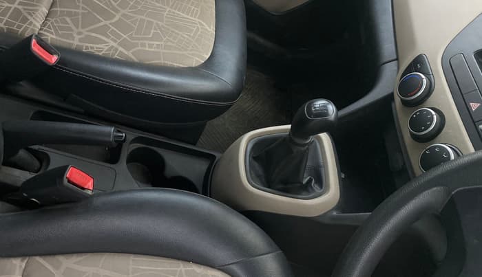 2013 Hyundai i10 MAGNA 1.2, CNG, Manual, 34,730 km, Gear Lever