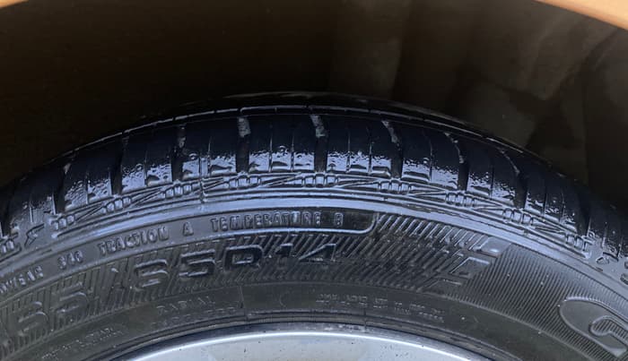 2013 Hyundai i10 MAGNA 1.2, CNG, Manual, 34,730 km, Left Rear Tyre Tread