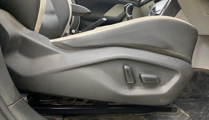 2024 Volkswagen TAIGUN TOPLINE 1.0 TSI MT, Petrol, Manual, 11,046 km, Driver Side Adjustment Panel