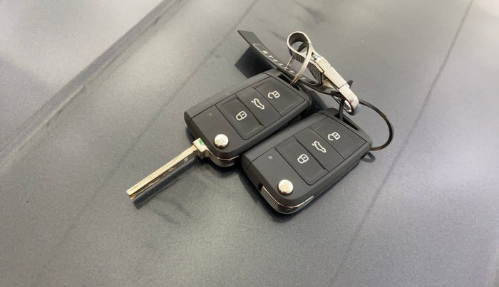 2024 Volkswagen TAIGUN TOPLINE 1.0 TSI MT, Petrol, Manual, 11,046 km, Key Close Up