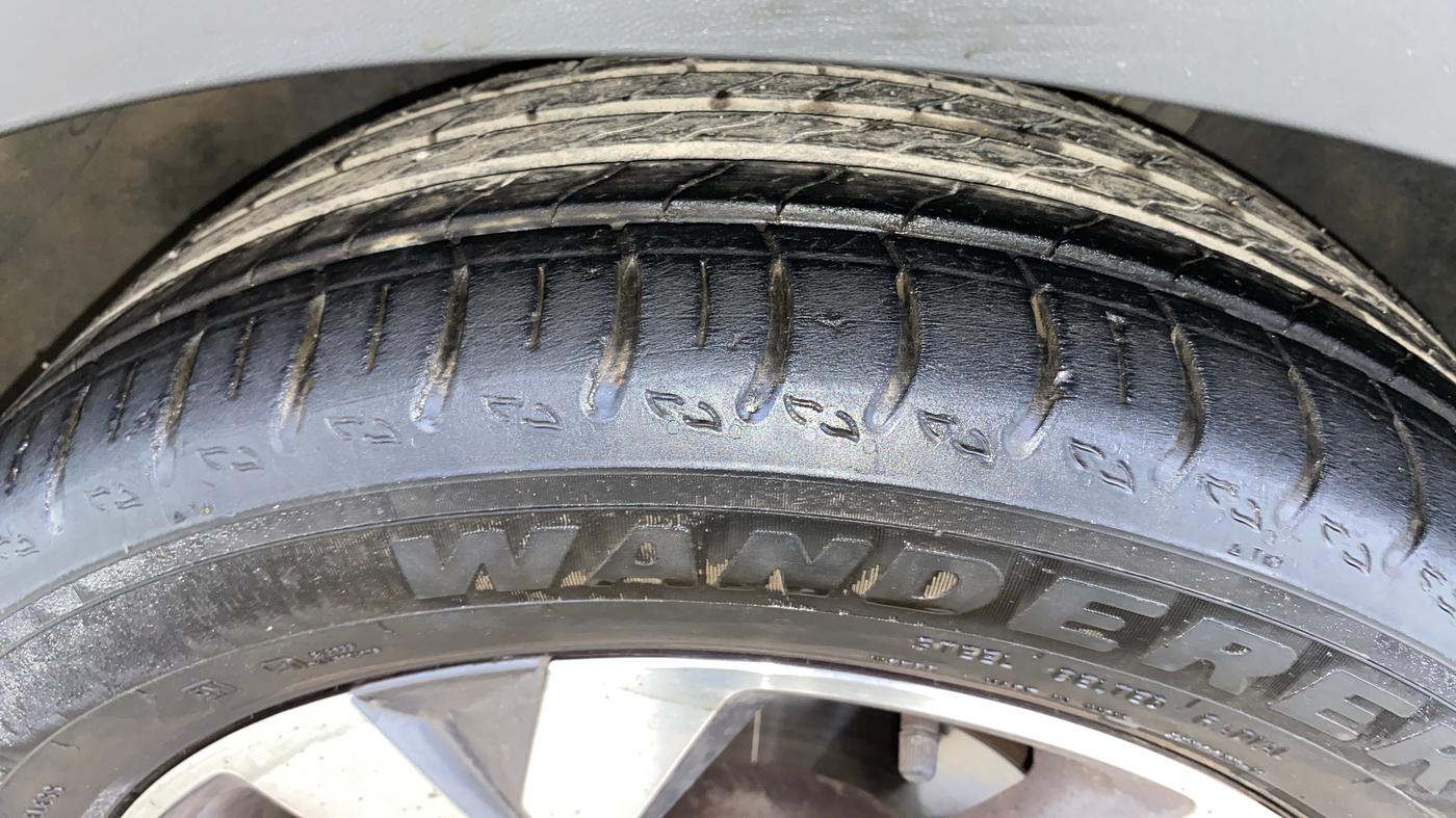 2024 Volkswagen TAIGUN TOPLINE 1.0 TSI MT, Petrol, Manual, 10,919 km, Left Front Tyre Tread