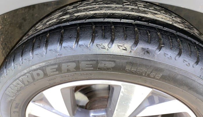 2024 Volkswagen TAIGUN TOPLINE 1.0 TSI MT, Petrol, Manual, 11,046 km, Right Front Tyre Tread