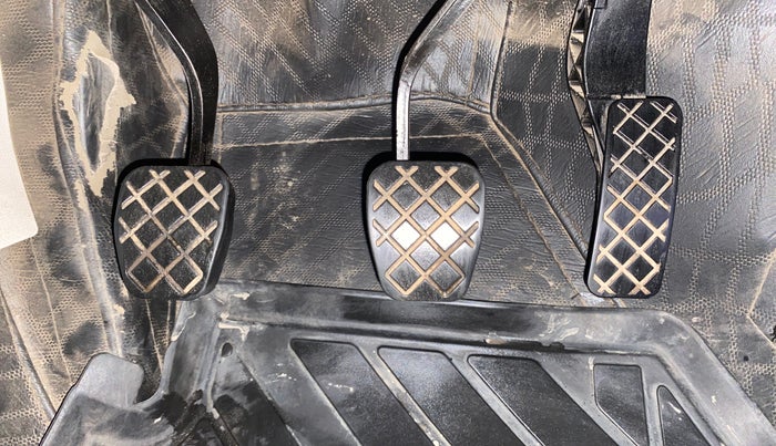 2024 Volkswagen TAIGUN TOPLINE 1.0 TSI MT, Petrol, Manual, 11,046 km, Pedals