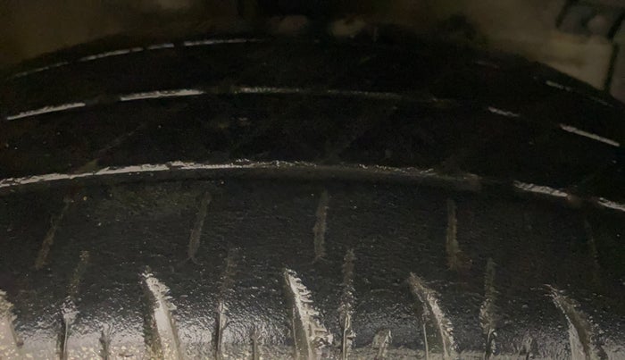 2014 Maruti Swift VXI, Petrol, Manual, 84,734 km, Right Front Tyre Tread