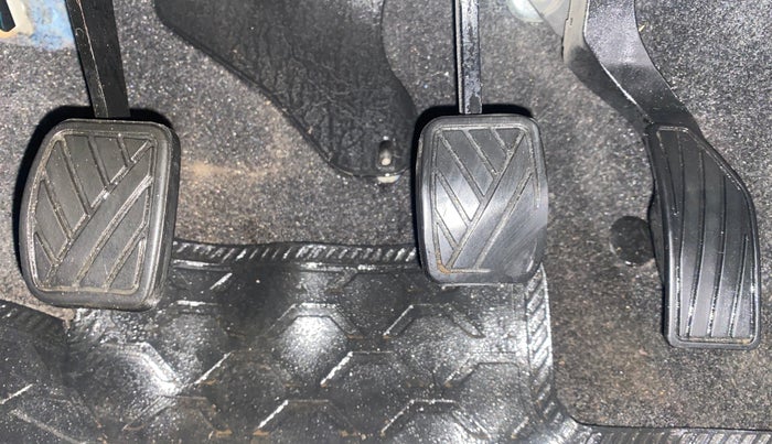 2014 Maruti Swift VXI, Petrol, Manual, 84,734 km, Pedals