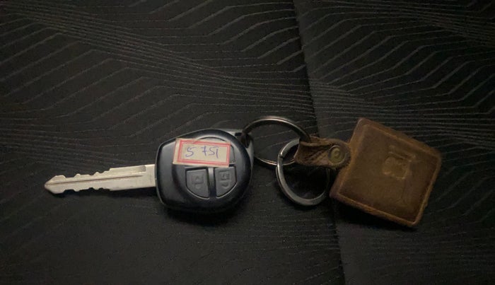 2014 Maruti Swift VXI, Petrol, Manual, 84,734 km, Key Close Up